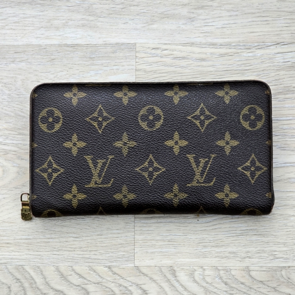 Louis Vuitton Monogram Zippy Wallet